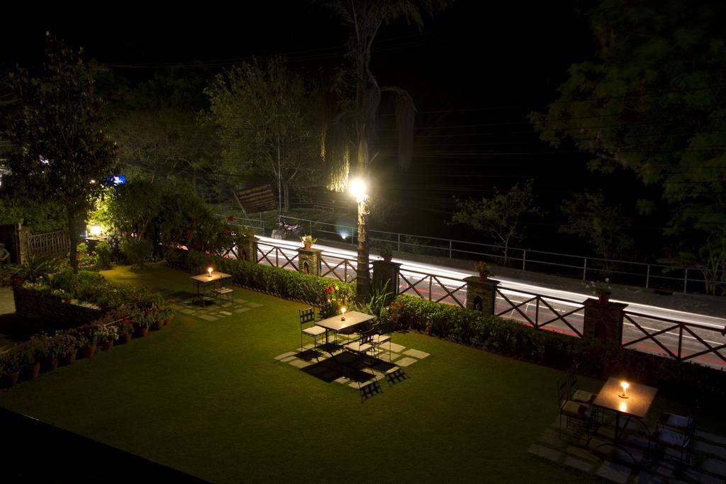 Trek-O-Tel Hotel Pokhara Bagian luar foto