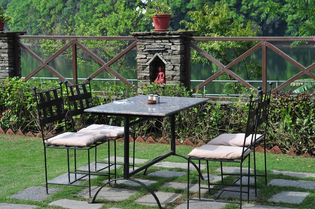 Trek-O-Tel Hotel Pokhara Bagian luar foto