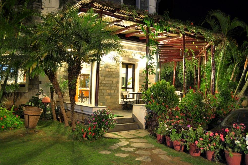 Trek-O-Tel Hotel Pokhara Bagian luar foto