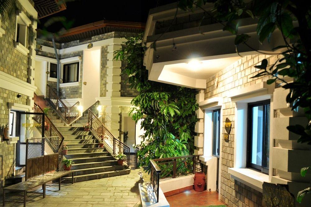 Trek-O-Tel Hotel Pokhara Bagian luar foto