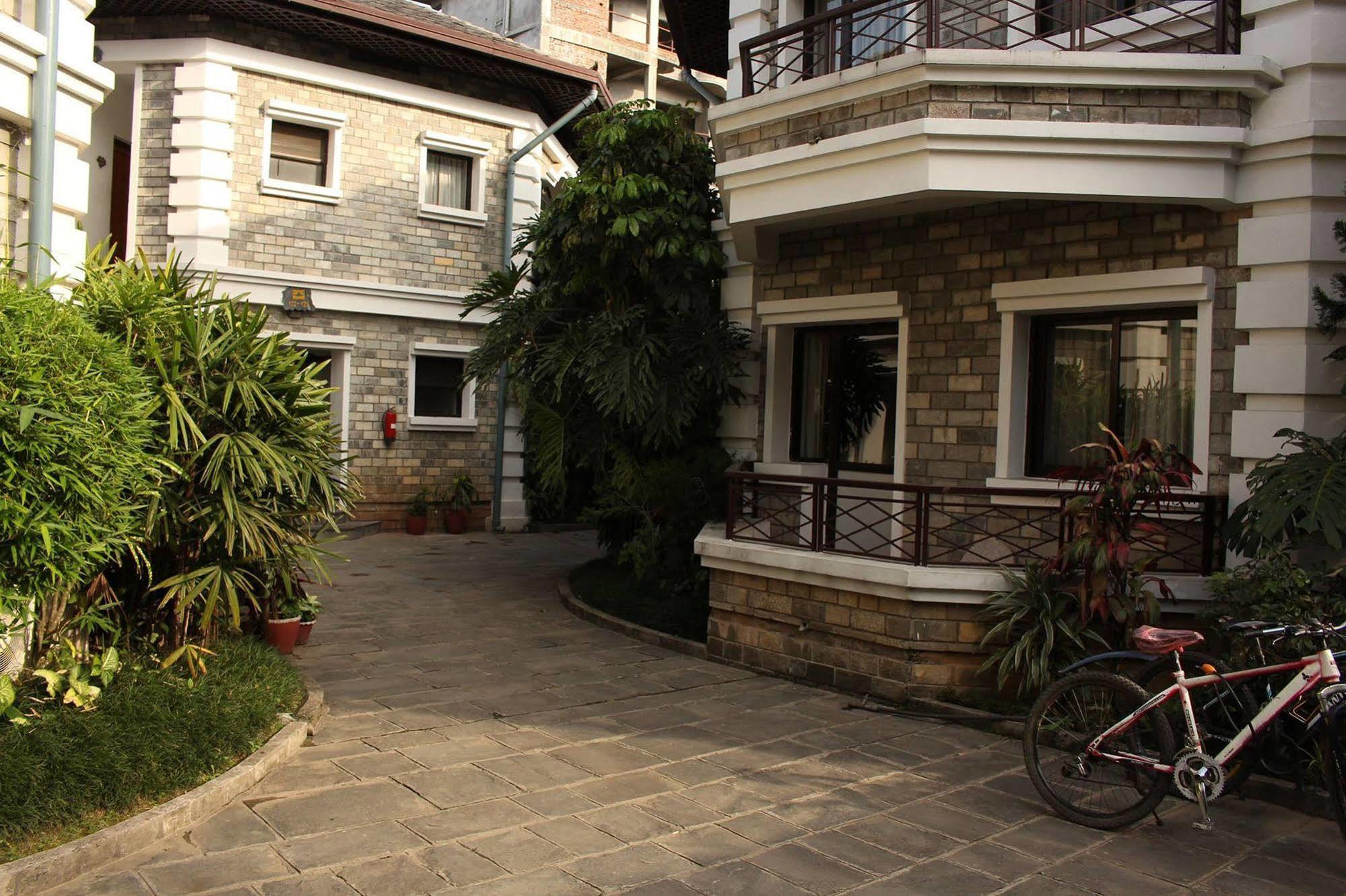 Trek-O-Tel Hotel Pokhara Bagian luar foto