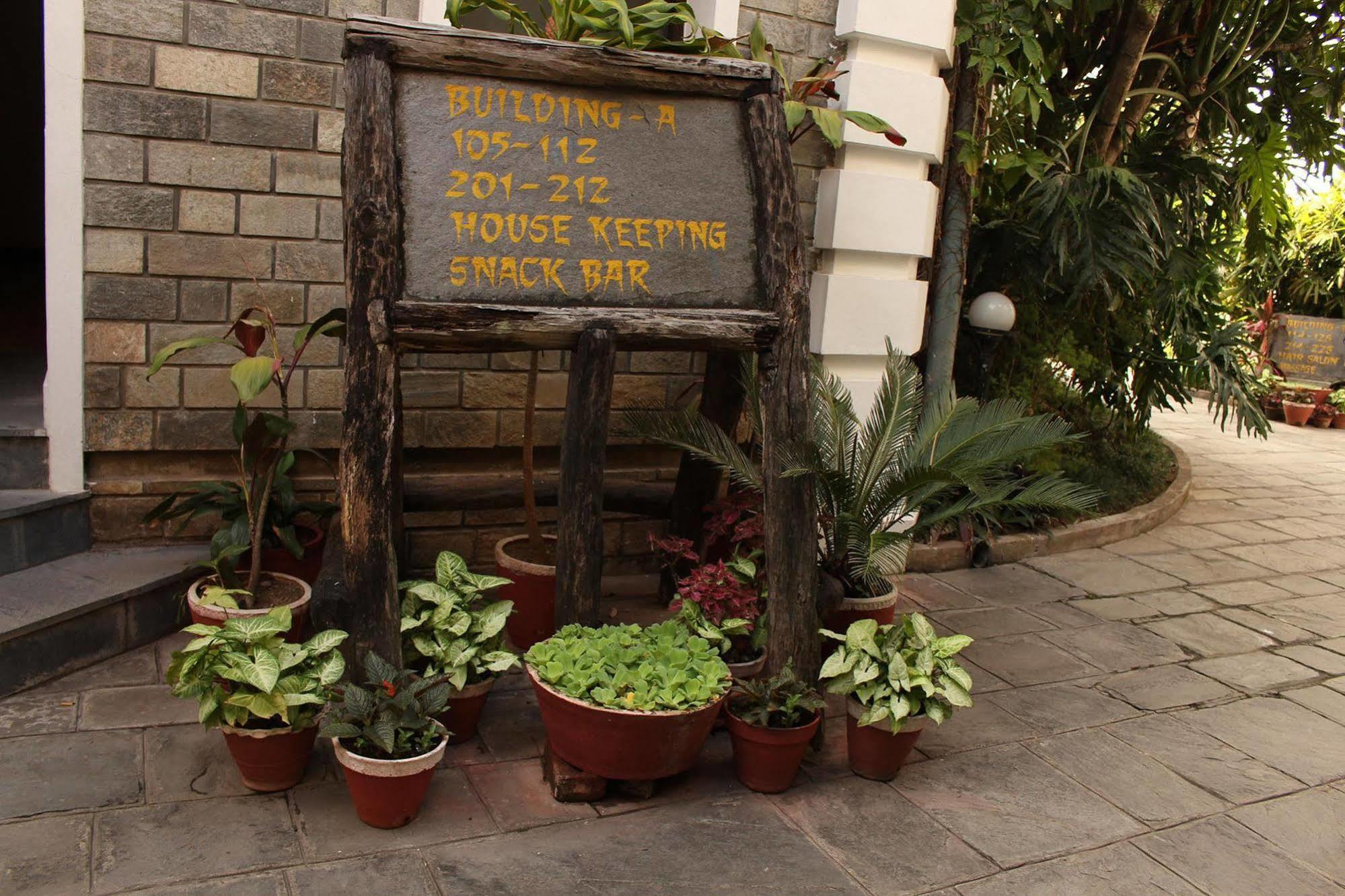 Trek-O-Tel Hotel Pokhara Bagian luar foto