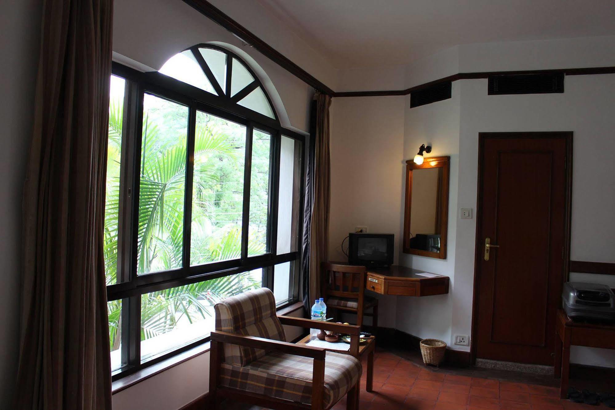 Trek-O-Tel Hotel Pokhara Bagian luar foto