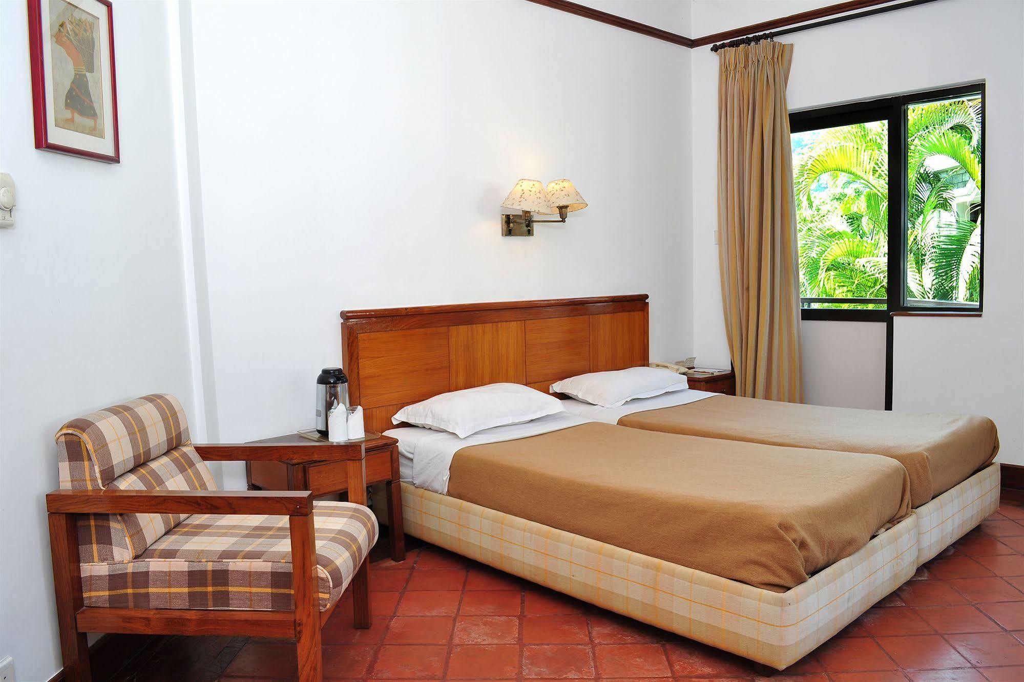 Trek-O-Tel Hotel Pokhara Bagian luar foto