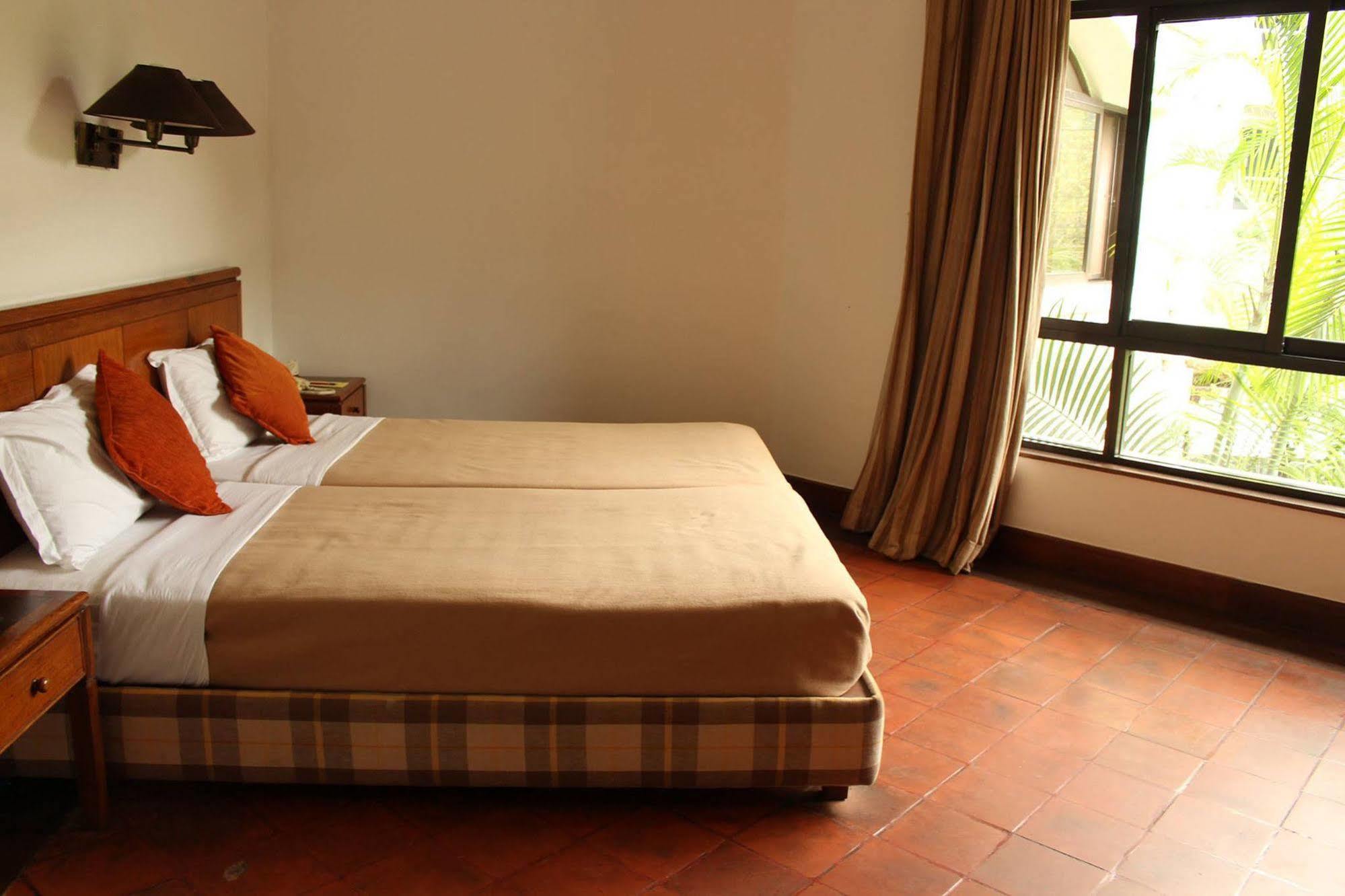 Trek-O-Tel Hotel Pokhara Bagian luar foto
