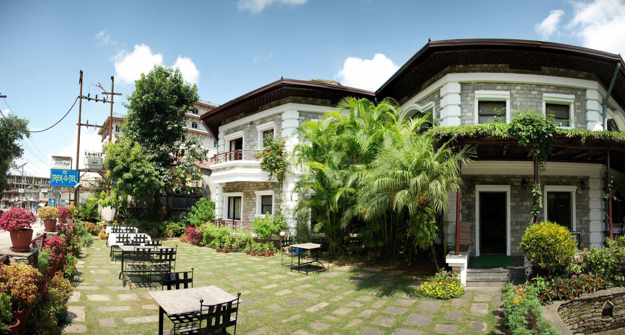 Trek-O-Tel Hotel Pokhara Bagian luar foto