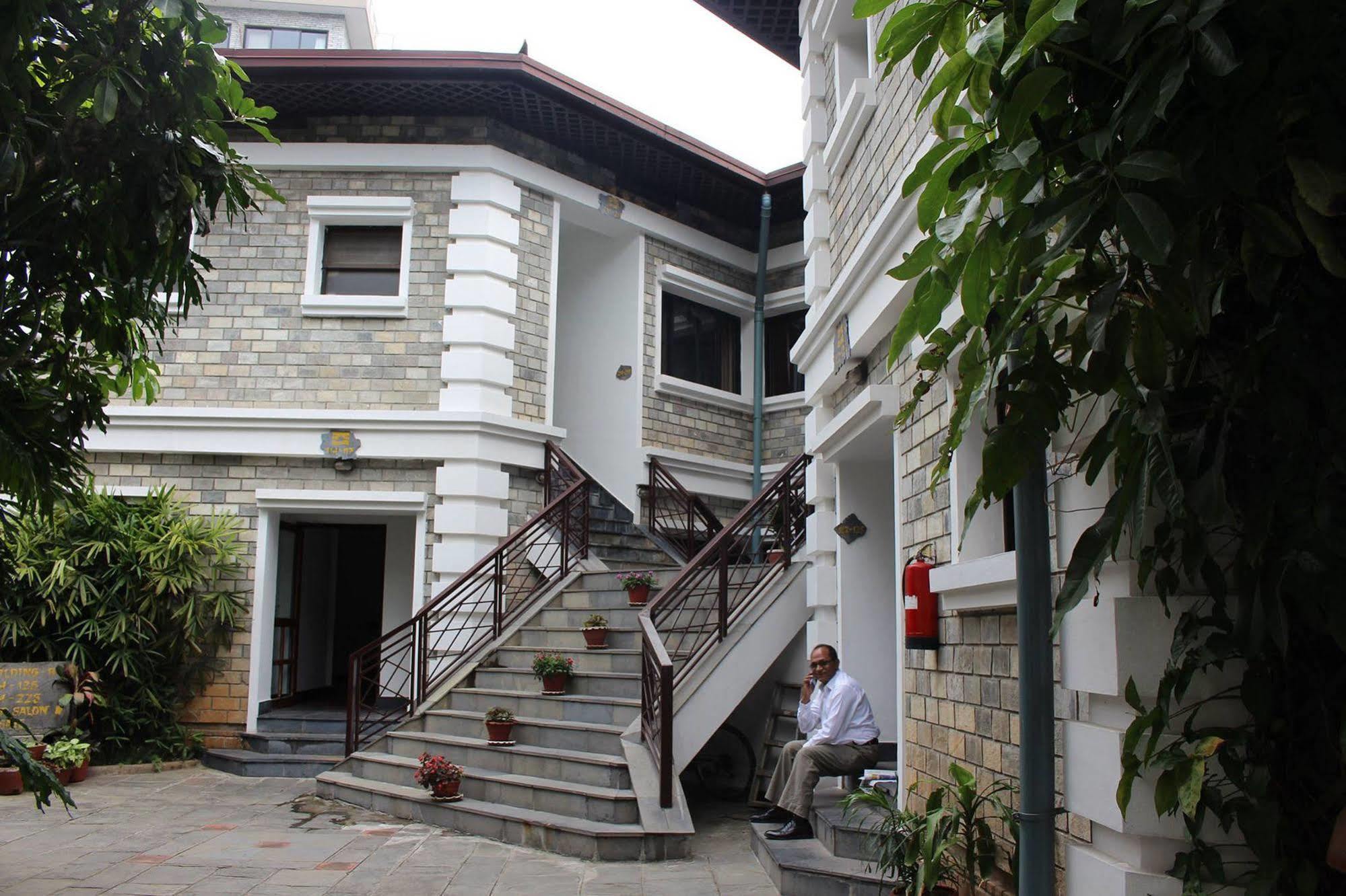 Trek-O-Tel Hotel Pokhara Bagian luar foto