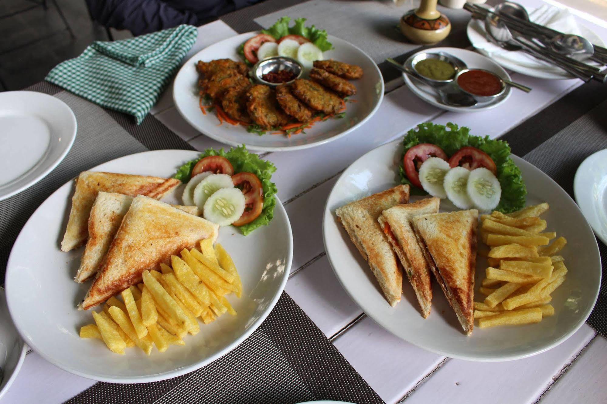 Trek-O-Tel Hotel Pokhara Bagian luar foto